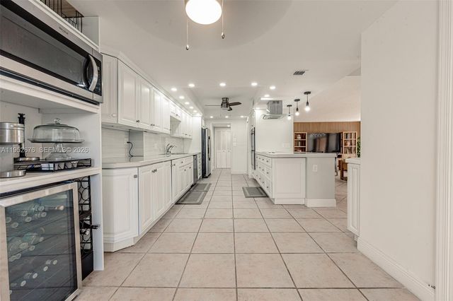 1800 NE 114th St 909, Miami, FL 33181