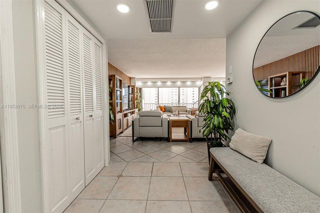 1800 NE 114th St 909, Miami, FL 33181