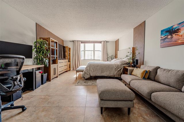 1800 NE 114th St 909, Miami, FL 33181