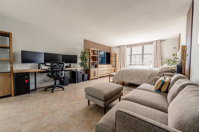 1800 NE 114th St 909, Miami, FL 33181