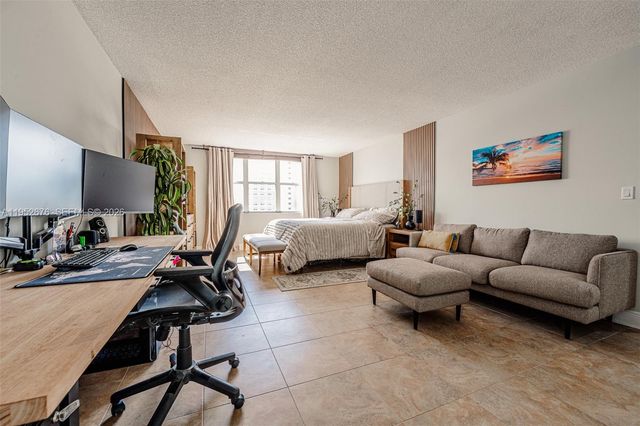 1800 NE 114th St 909, Miami, FL 33181