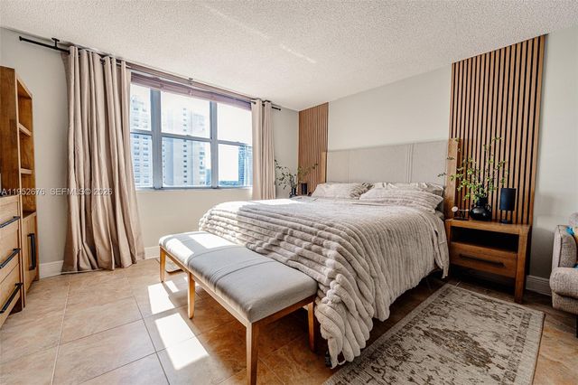 1800 NE 114th St 909, Miami, FL 33181