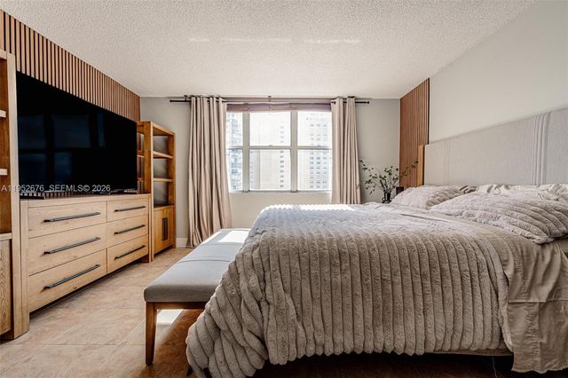 1800 NE 114th St 909, Miami, FL 33181