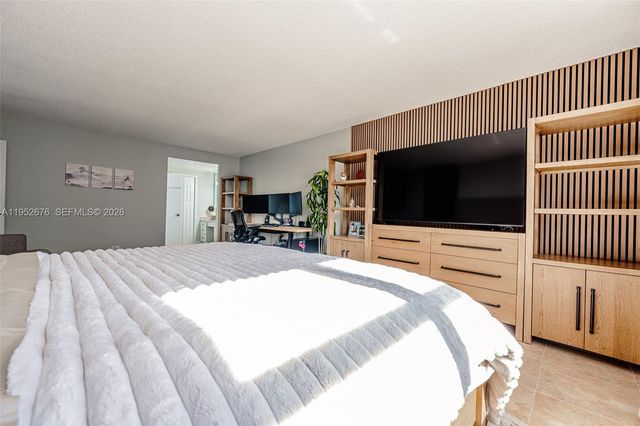 1800 NE 114th St 909, Miami, FL 33181