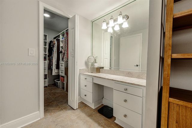 1800 NE 114th St 909, Miami, FL 33181