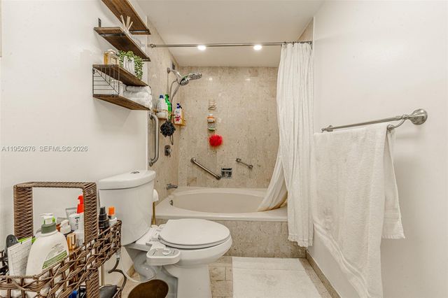 1800 NE 114th St 909, Miami, FL 33181