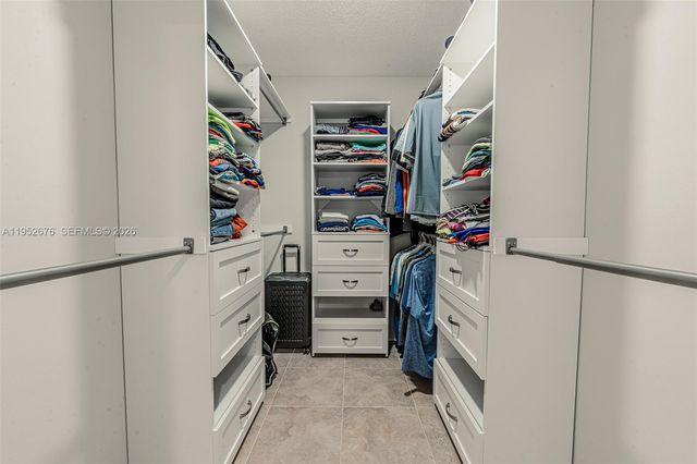 1800 NE 114th St 909, Miami, FL 33181