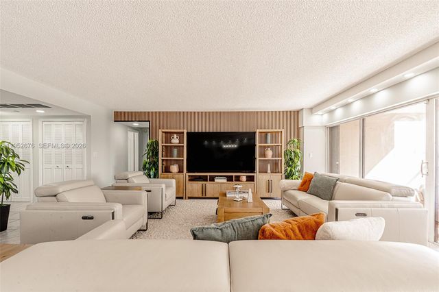 1800 NE 114th St 909, Miami, FL 33181