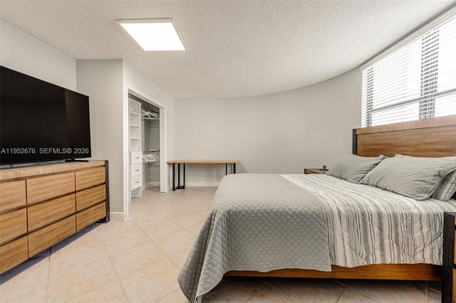 1800 NE 114th St 909, Miami, FL 33181