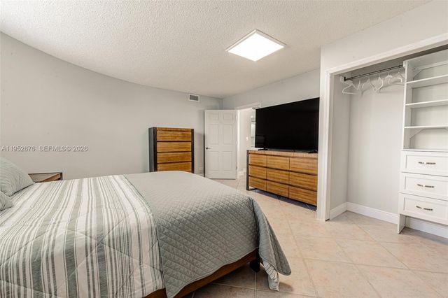 1800 NE 114th St 909, Miami, FL 33181