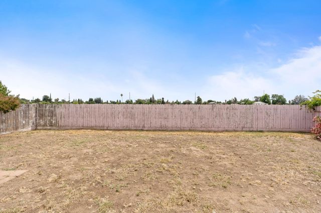 5339 W Swift Avenue, Fresno, CA 93722