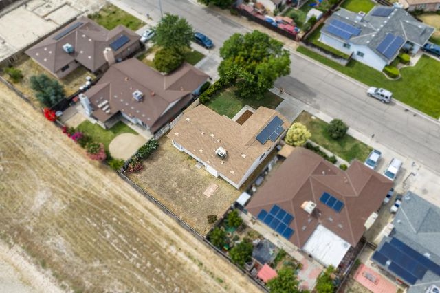 5339 W Swift Avenue, Fresno, CA 93722