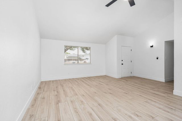 5339 W Swift Avenue, Fresno, CA 93722
