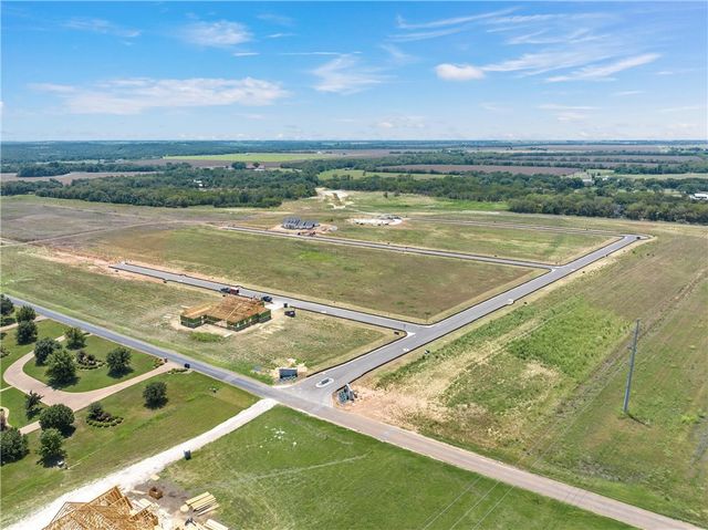 205 Amistad Circle, Mcgregor, TX 76657