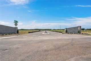 205 Amistad Circle, Mcgregor, TX 76657