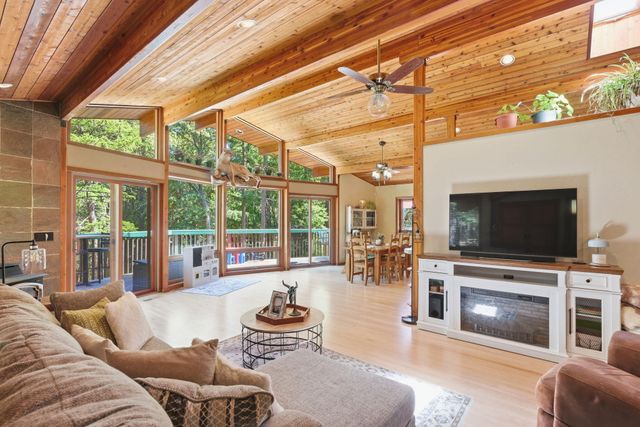 856 Green Tree Loop, Grants Pass, OR 97527