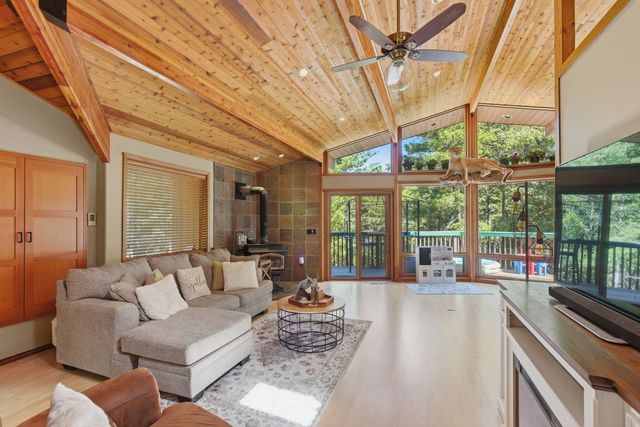 856 Green Tree Loop, Grants Pass, OR 97527