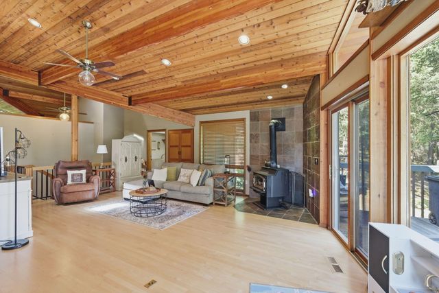 856 Green Tree Loop, Grants Pass, OR 97527