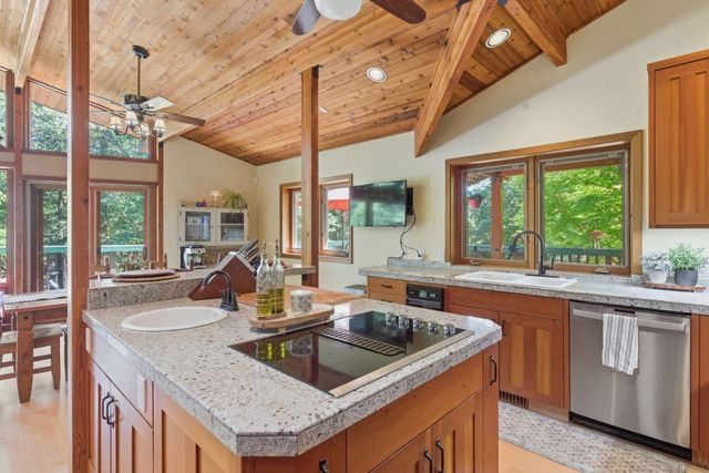 856 Green Tree Loop, Grants Pass, OR 97527