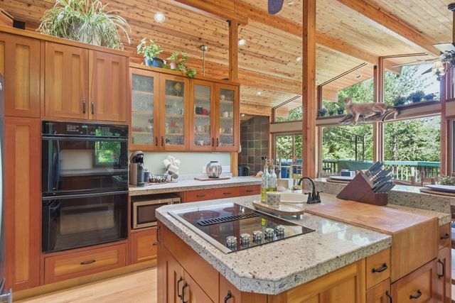 856 Green Tree Loop, Grants Pass, OR 97527