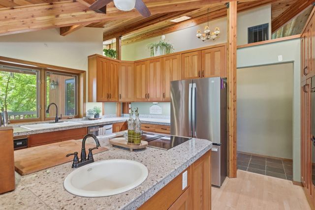 856 Green Tree Loop, Grants Pass, OR 97527