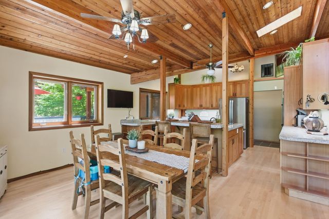 856 Green Tree Loop, Grants Pass, OR 97527
