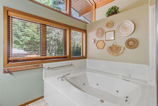 856 Green Tree Loop, Grants Pass, OR 97527