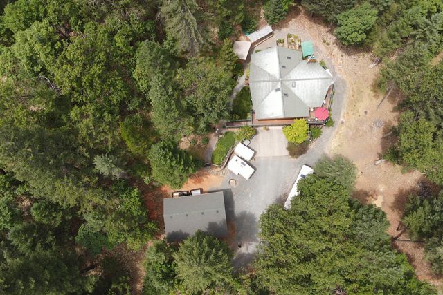 856 Green Tree Loop, Grants Pass, OR 97527