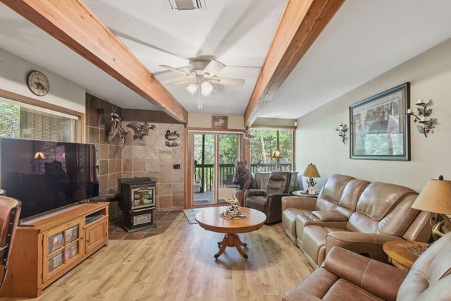 856 Green Tree Loop, Grants Pass, OR 97527