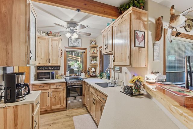 856 Green Tree Loop, Grants Pass, OR 97527