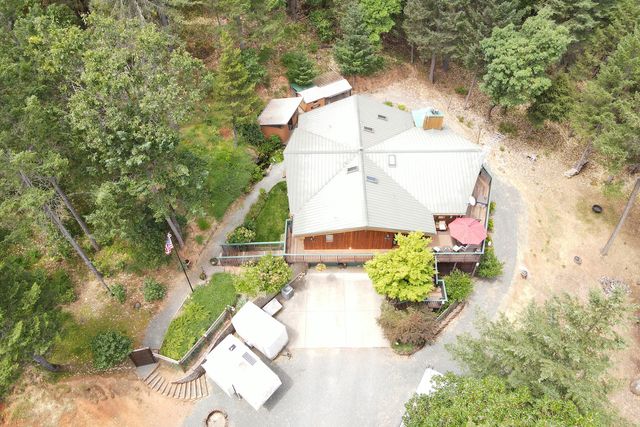 856 Green Tree Loop, Grants Pass, OR 97527