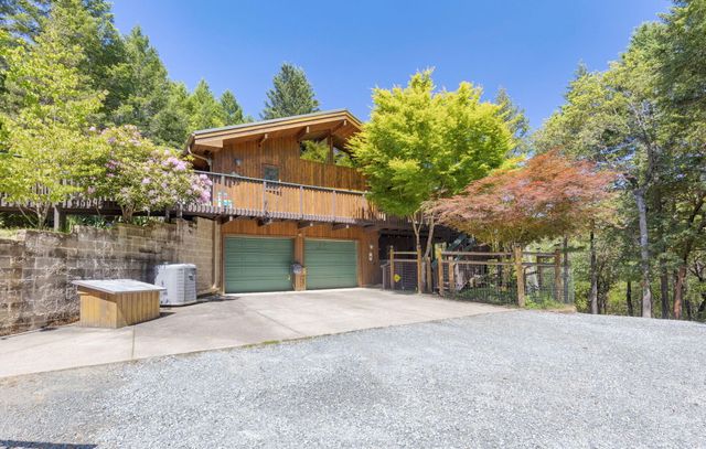 856 Green Tree Loop, Grants Pass, OR 97527
