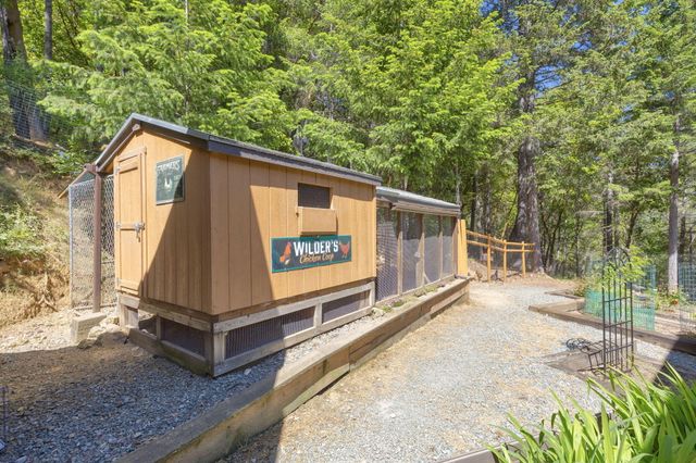 856 Green Tree Loop, Grants Pass, OR 97527
