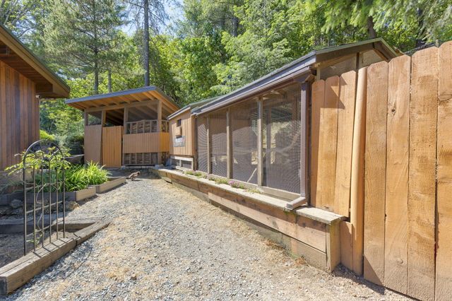 856 Green Tree Loop, Grants Pass, OR 97527