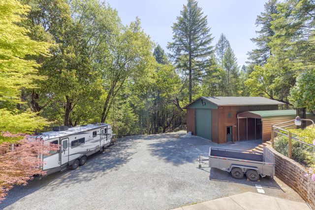 856 Green Tree Loop, Grants Pass, OR 97527