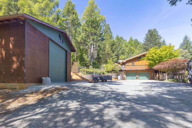 856 Green Tree Loop, Grants Pass, OR 97527
