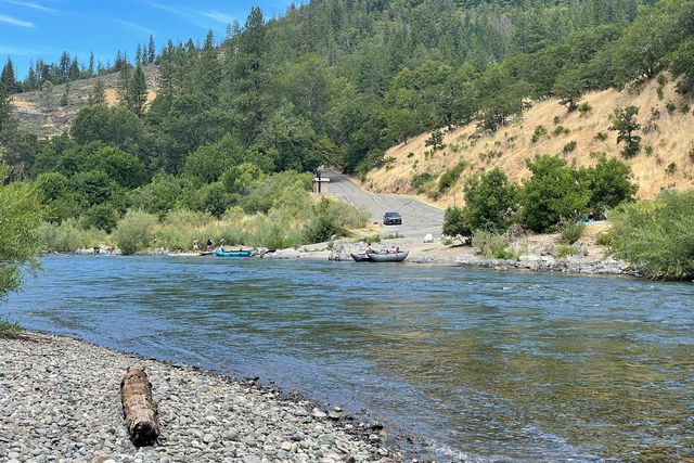 856 Green Tree Loop, Grants Pass, OR 97527