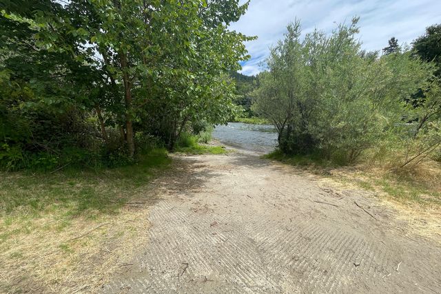 856 Green Tree Loop, Grants Pass, OR 97527