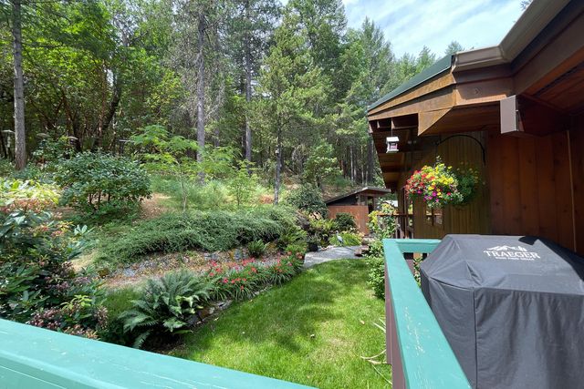 856 Green Tree Loop, Grants Pass, OR 97527