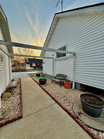 312 W Milton Street, New Florence, MO 63363