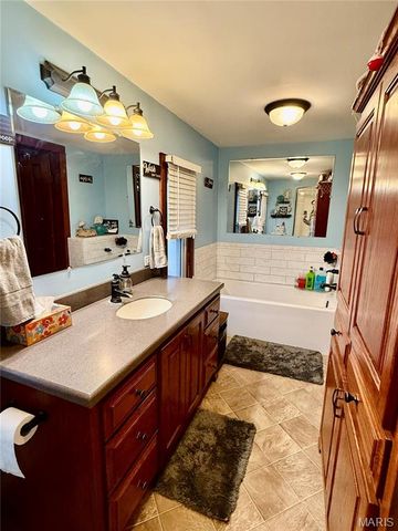 312 W Milton Street, New Florence, MO 63363