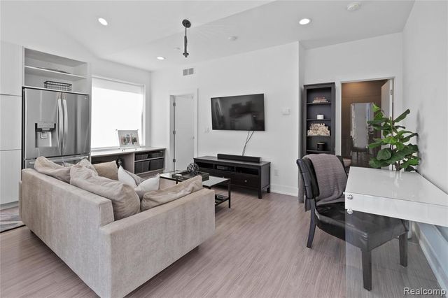 2820 John R Street, Detroit, MI 48201