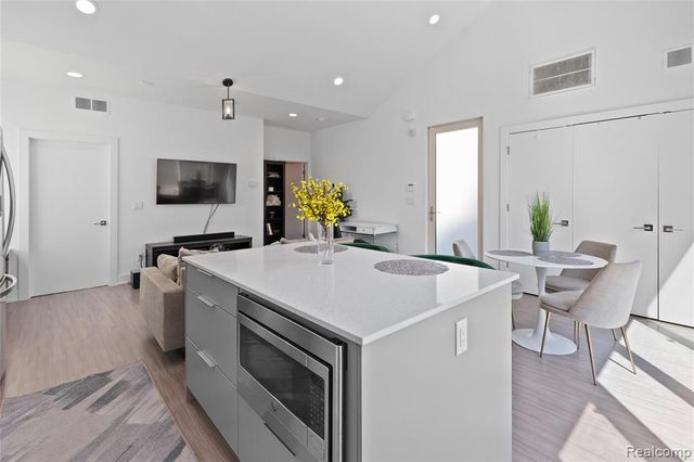 2820 John R Street, Detroit, MI 48201