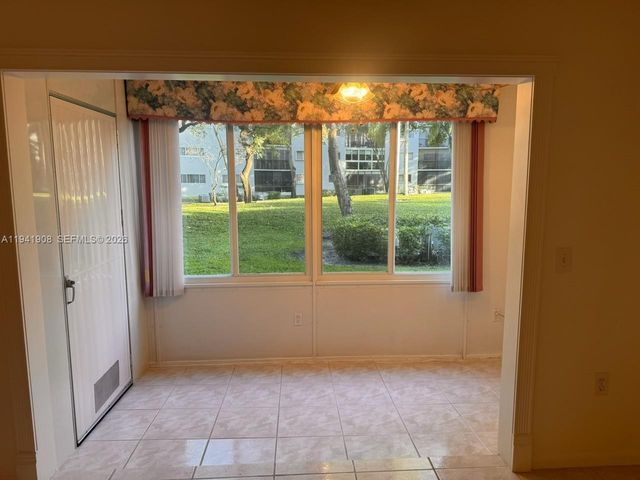 801 SW 138th Avenue 106E, Pembroke Pines, FL 33027