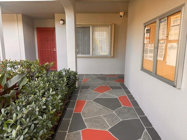 801 SW 138th Avenue 106E, Pembroke Pines, FL 33027