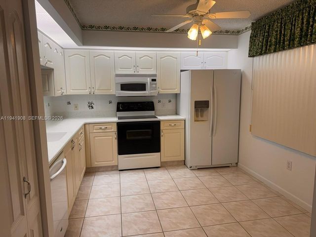 801 SW 138th Avenue 106E, Pembroke Pines, FL 33027