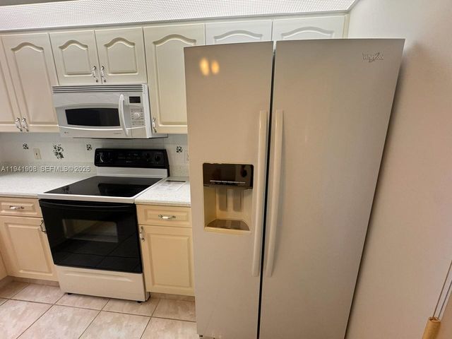 801 SW 138th Avenue 106E, Pembroke Pines, FL 33027