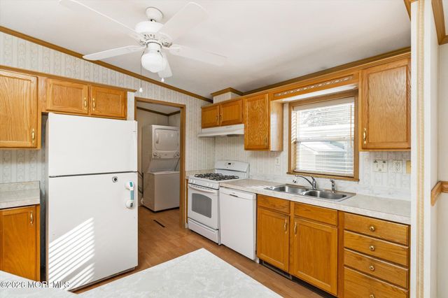 405 Maplehurst Court, Manchester, NJ 08759