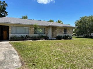 1022 E 3RD AVENUE, Mount Dora, FL 32757