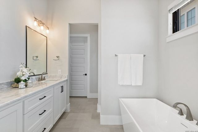 121 Houdini, Kingsland, TX 78639